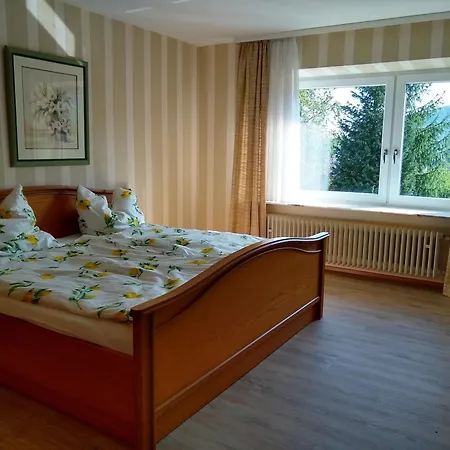Burgblick-Fewo Töpfer Annweiler am Trifels Exterior foto